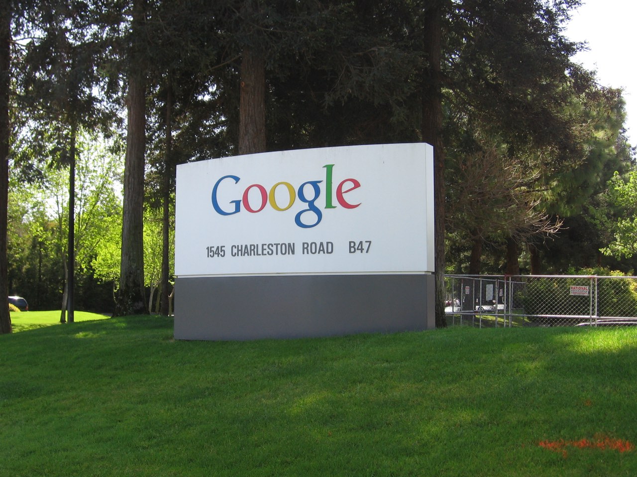 Google株が一時7%超下落、トップAI人材2人が相次ぎ流出——「人材=AIの本当の資産」が試される